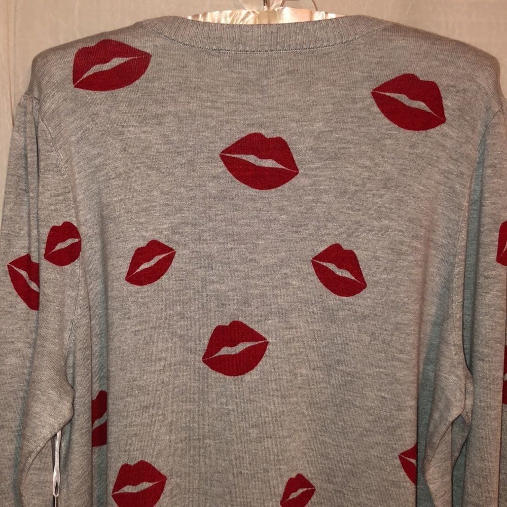 Marled XL Gray with Red Kisses Valentines Sweetheart Crewneck Sweater - Picture 4 of 10